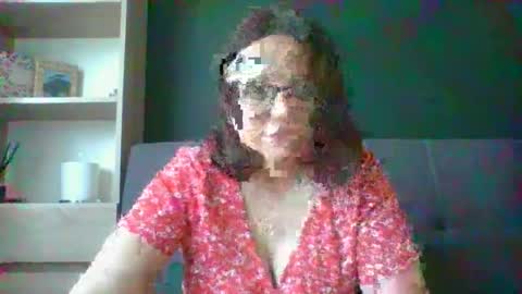 Snapshot of irresistibleparis chatting on June 2, 5:31 am Paris online show from June 2, 5:31 am