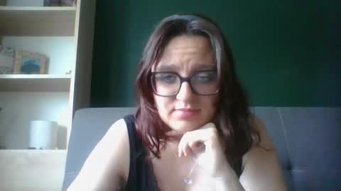 Snapshot of irresistibleparis chatting on June 3, 5:32 am Paris online show from June 3, 5:32 am
