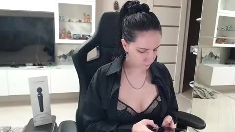 Irwi Tomboy online show from January 15, 8:41 am