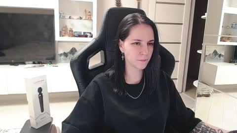 Irwi Tomboy online show from January 29, 9:07 pm