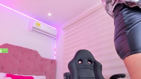 Snapshot of isa__cute chatting on January 25, 7:38 am ISA online show from January 25, 7:38 am