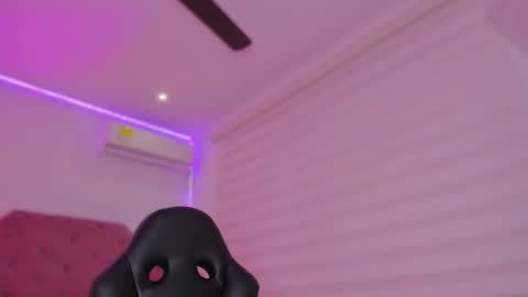 Snapshot of isa__cute chatting on February 12, 9:10 am ISA online show from February 12, 9:10 am