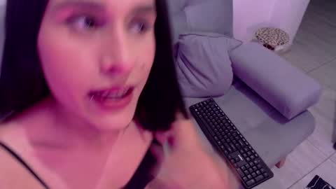 Isabella Hall online show from December 22, 1:45 am