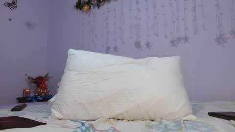 isa_jones1 online show from December 15, 6:18 am