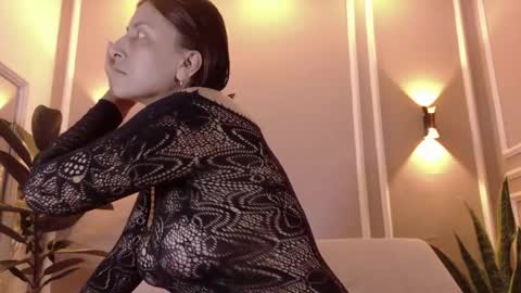 Isabella online show from April 2, 12:14 pm