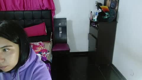 Snapshot of isa_mey chatting on February 3, 3:26 am Isa online show from February 3, 3:26 am