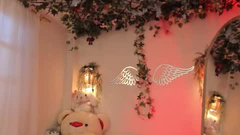 Isabella        online show from February 12, 8:15 pm