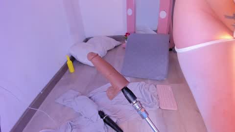 Snapshot of isa_redhair_ chatting on January 18, 7:17 am ....  Connection time 900 pm to 500 amRest days Wednesday and Saturday online show from January 18, 7:17 am