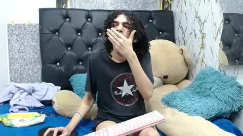 Snapshot of isa_x18 chatting on June 5, 2:45 pm isa_x18 online show from June 5, 2:45 pm