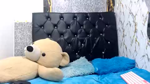 Snapshot of isa_x18 chatting on June 25, 11:59 am isa_x18 online show from June 25, 11:59 am