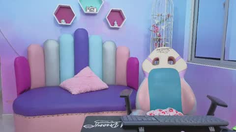 Isaa Skinny  online show from April 16, 4:02 am