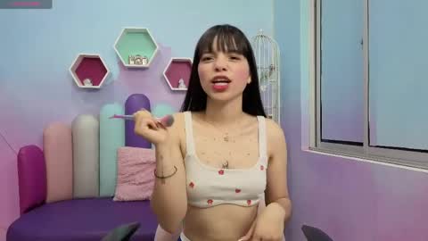 Snapshot of isaa_skinnyy chatting on April 30, 3:35 am Isaa Skinny online show from April 30, 3:35 am