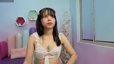 Snapshot of isaa_skinnyy chatting on May 4, 3:13 am Isaa Skinny online show from May 4, 3:13 am