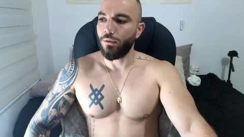 Snapshot of isaac_carter chatting on November 15, 11:18 am Isaac carter online show from November 15, 11:18 am