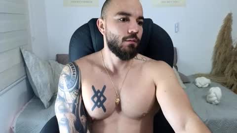 Snapshot of isaac_carter chatting on November 21, 10:47 am Isaac carter online show from November 21, 10:47 am