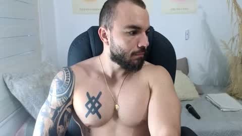 Snapshot of isaac_carter chatting on December 1, 11:37 am Isaac carter online show from December 1, 11:37 am