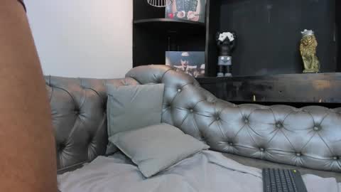 Snapshot of isaac_collins_ chatting on November 14, 3:55 pm Isaac online show from November 14, 3:55 pm