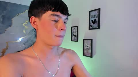 Snapshot of isaac_kurtt chatting on December 3, 9:46 pm Isaac Kurtt online show from December 3, 9:46 pm