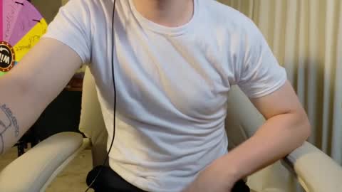 Snapshot of isaac_sheffield chatting on July 3, 7:37 am isaac online show from July 3, 7:37 am