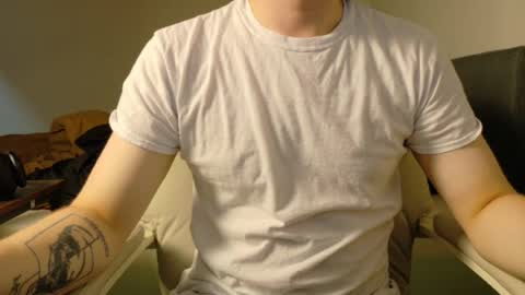 Snapshot of isaac_sheffield chatting on July 8, 7:35 am isaac online show from July 8, 7:35 am