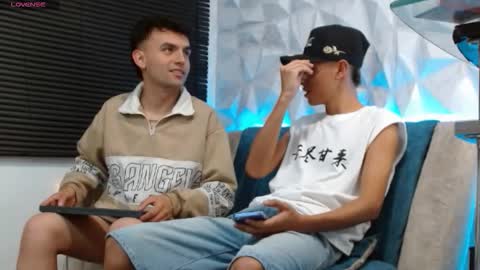 Snapshot of isaac_tan chatting on December 15, 3:00 am Isaac tan online show from December 15, 3:00 am