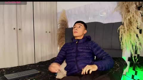 Snapshot of isaac_tan chatting on February 23, 4:10 am Isaac tan online show from February 23, 4:10 am