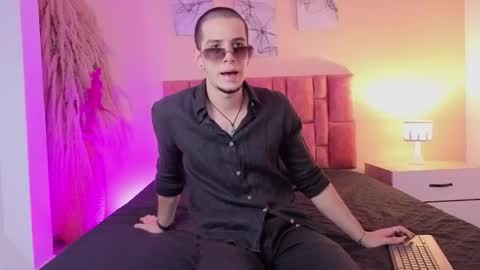 isaacblaze  online show from May 14, 4:30 am