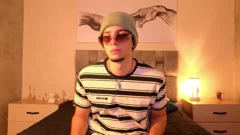 isaacblaze  online show from May 20, 3:45 am