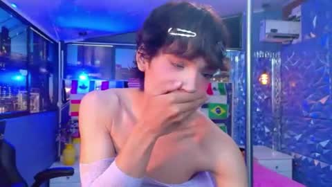Snapshot of isaacnova chatting on June 16, 7:38 pm isaacnova online show from June 16, 7:38 pm