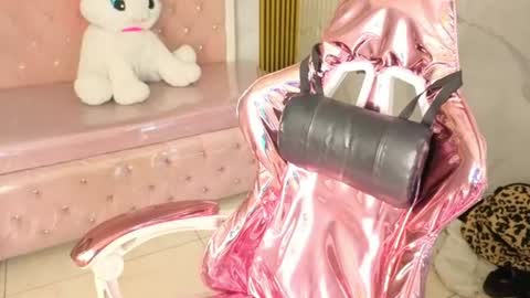 Snapshot of isabeau_s chatting on June 23, 1:31 pm isabeau_s online show from June 23, 1:31 pm