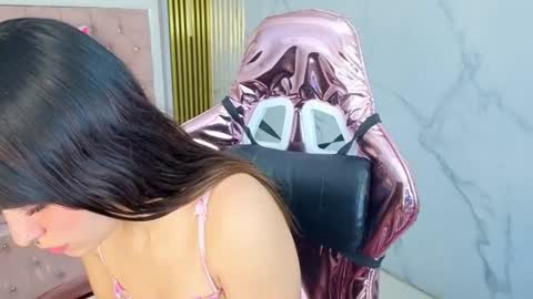 Snapshot of isabeau_s chatting on June 25, 1:37 pm isabeau_s online show from June 25, 1:37 pm