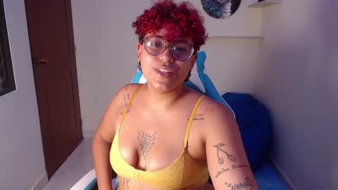 Snapshot of isabel_brown23 chatting on December 13, 10:37 pm isabel_brown23 online show from December 13, 10:37 pm