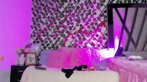 Isa online show from April 15, 5:20 pm