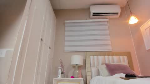 isabela__x online show from March 28, 11:32 am