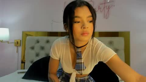 Snapshot of isabela_clark_ chatting on February 22, 11:53 am isabela online show from February 22, 11:53 am