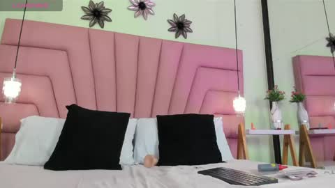 Snapshot of isabela_parkerr chatting on April 18, 1:37 pm Mommy Isa online show from April 18, 1:37 pm