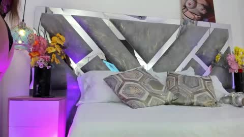 Snapshot of isabela_parkerr chatting on May 18, 1:06 pm Mommy Isa online show from May 18, 1:06 pm