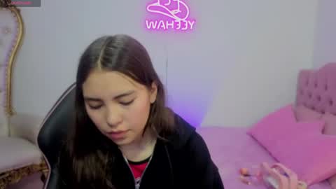 ISABELA  online show from May 30, 11:40 am