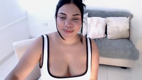 isabelateran online show from May 5, 6:38 pm