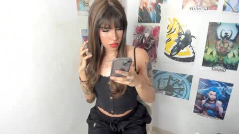 Snapshot of isabell_xstar chatting on January 13, 12:19 am isa 3 online show from January 13, 12:19 am