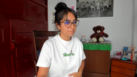 Snapshot of isabella22_1 chatting on December 3, 6:49 pm Isabella22 1 online show from December 3, 6:49 pm