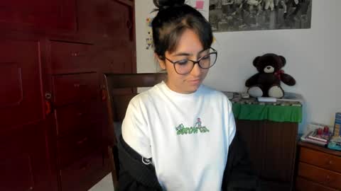 Snapshot of isabella22_1 chatting on December 3, 10:29 pm Isabella22 1 online show from December 3, 10:29 pm