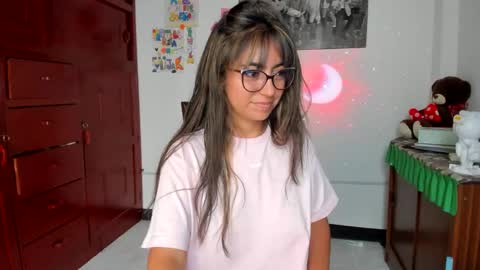 Snapshot of isabella22_1 chatting on February 5, 4:36 pm Isabella22 1 online show from February 5, 4:36 pm