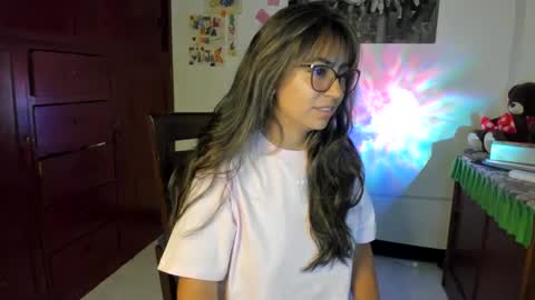 Snapshot of isabella22_1 chatting on February 6, 12:43 am Isabella22 1 online show from February 6, 12:43 am