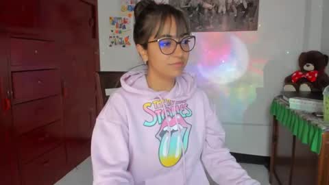 Snapshot of isabella22_1 chatting on February 7, 12:39 pm Isabella22 1 online show from February 7, 12:39 pm