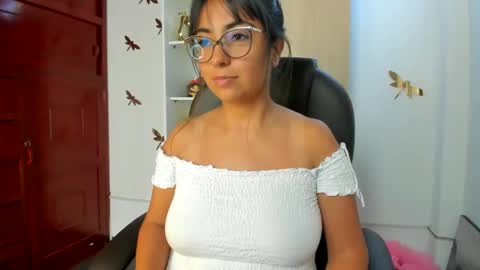 Snapshot of isabella22_1 chatting on November 6, 7:15 pm Isabella22 1 online show from November 6, 7:15 pm