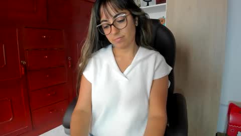 Snapshot of isabella22_1 chatting on May 24, 3:50 pm Isabella22 1 online show from May 24, 3:50 pm