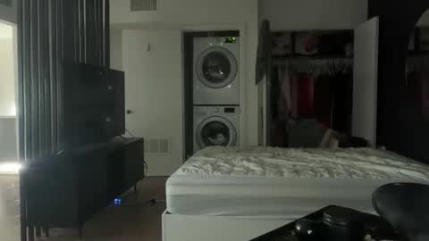 isabella312 online show from April 3, 8:01 am