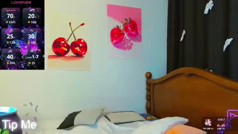 Snapshot of isabella666333 chatting on October 15, 7:14 pm Ella online show from October 15, 7:14 pm