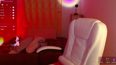 Snapshot of isabella_669 chatting on February 8, 7:15 am isabella online show from February 8, 7:15 am